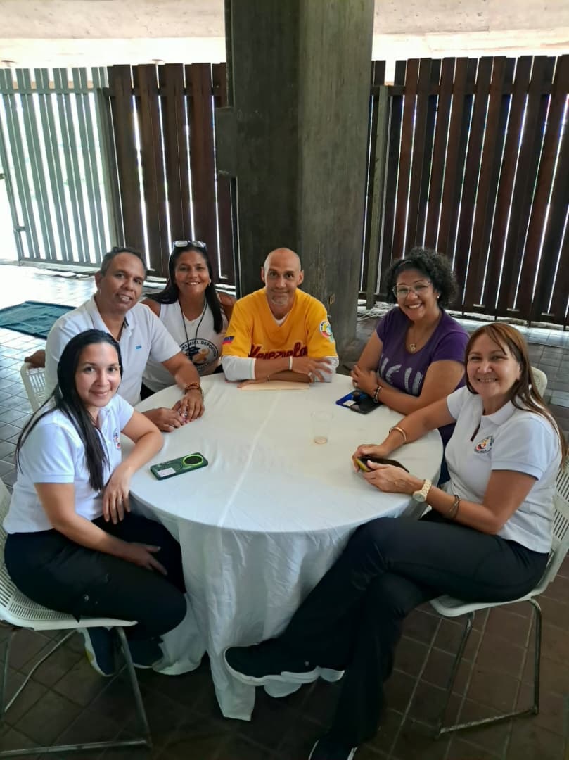 Mesa de trabajo institucional entre representantes de LGD y UCV